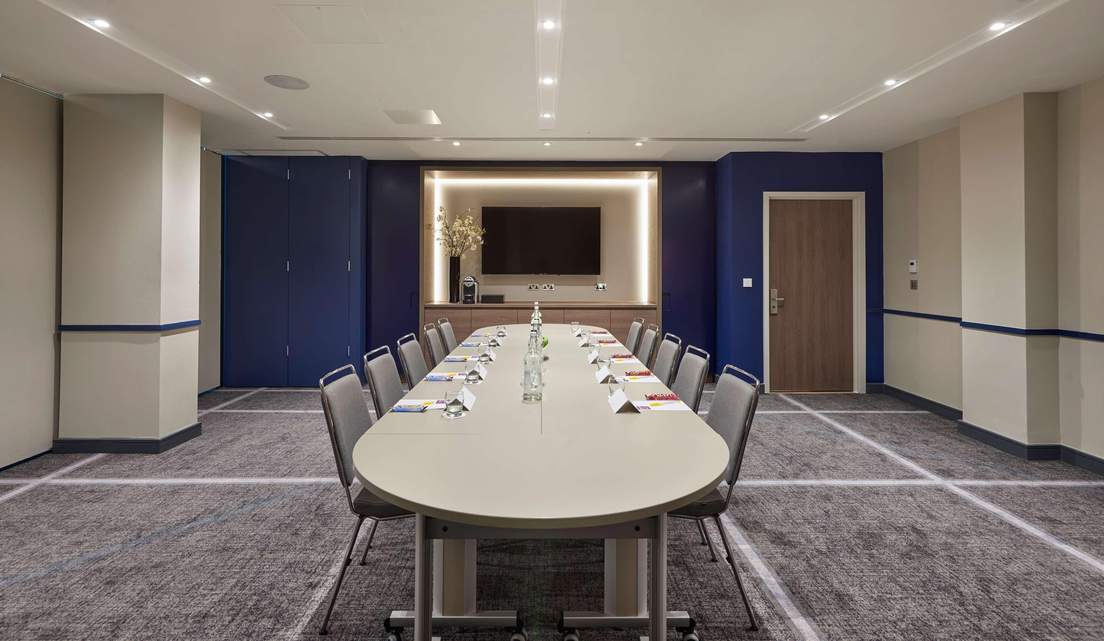 Hotel Hyatt Place London Heathrow Airport 4*