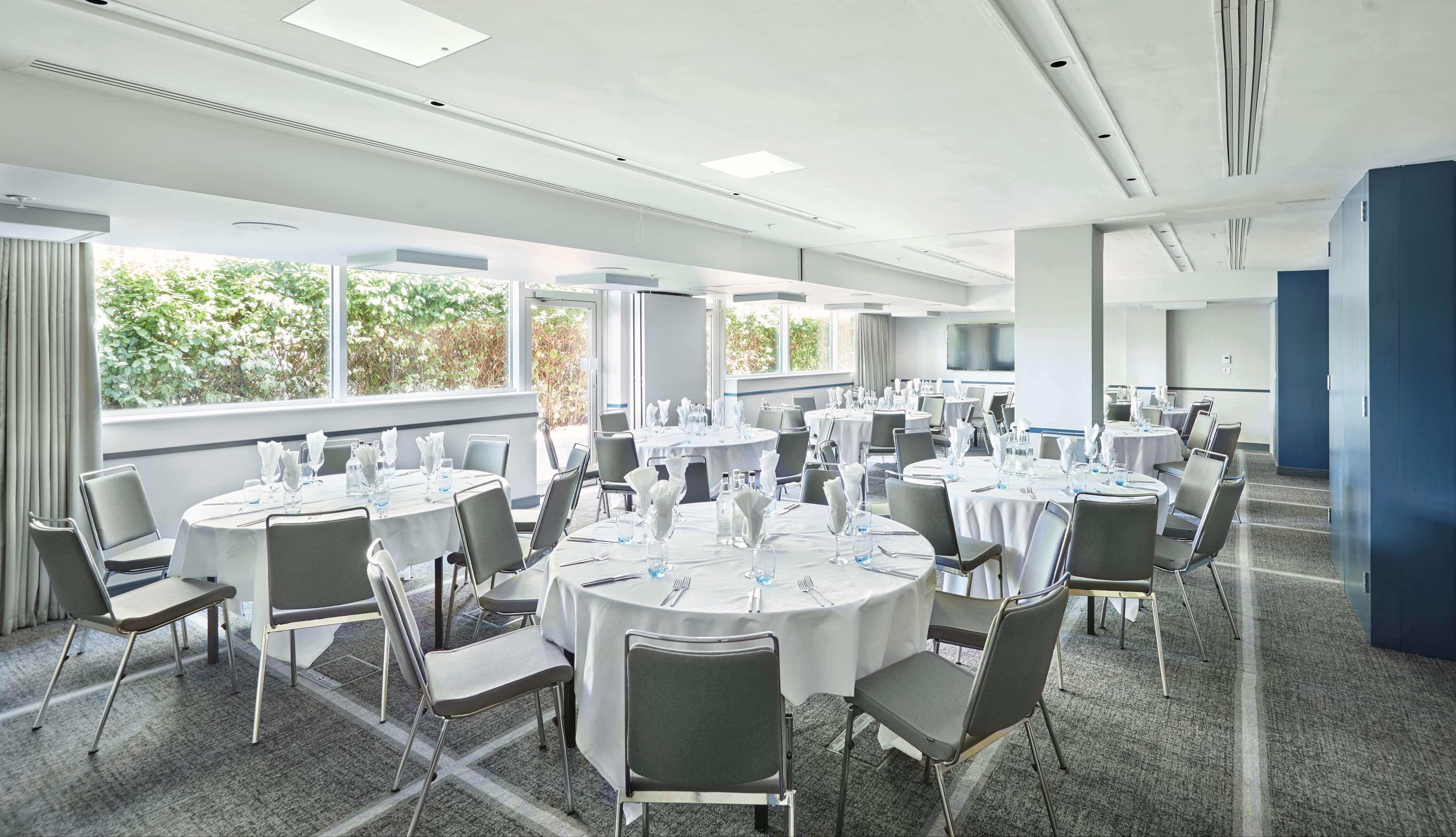 Hyatt Place London Heathrow Airport Hotel 4*