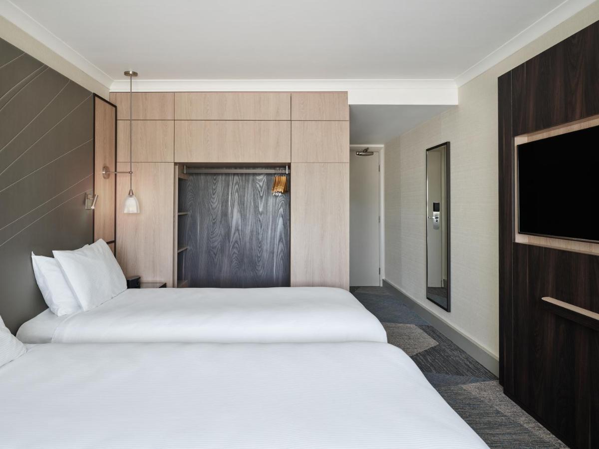 Hotel Hyatt Place London Heathrow Airport 4*