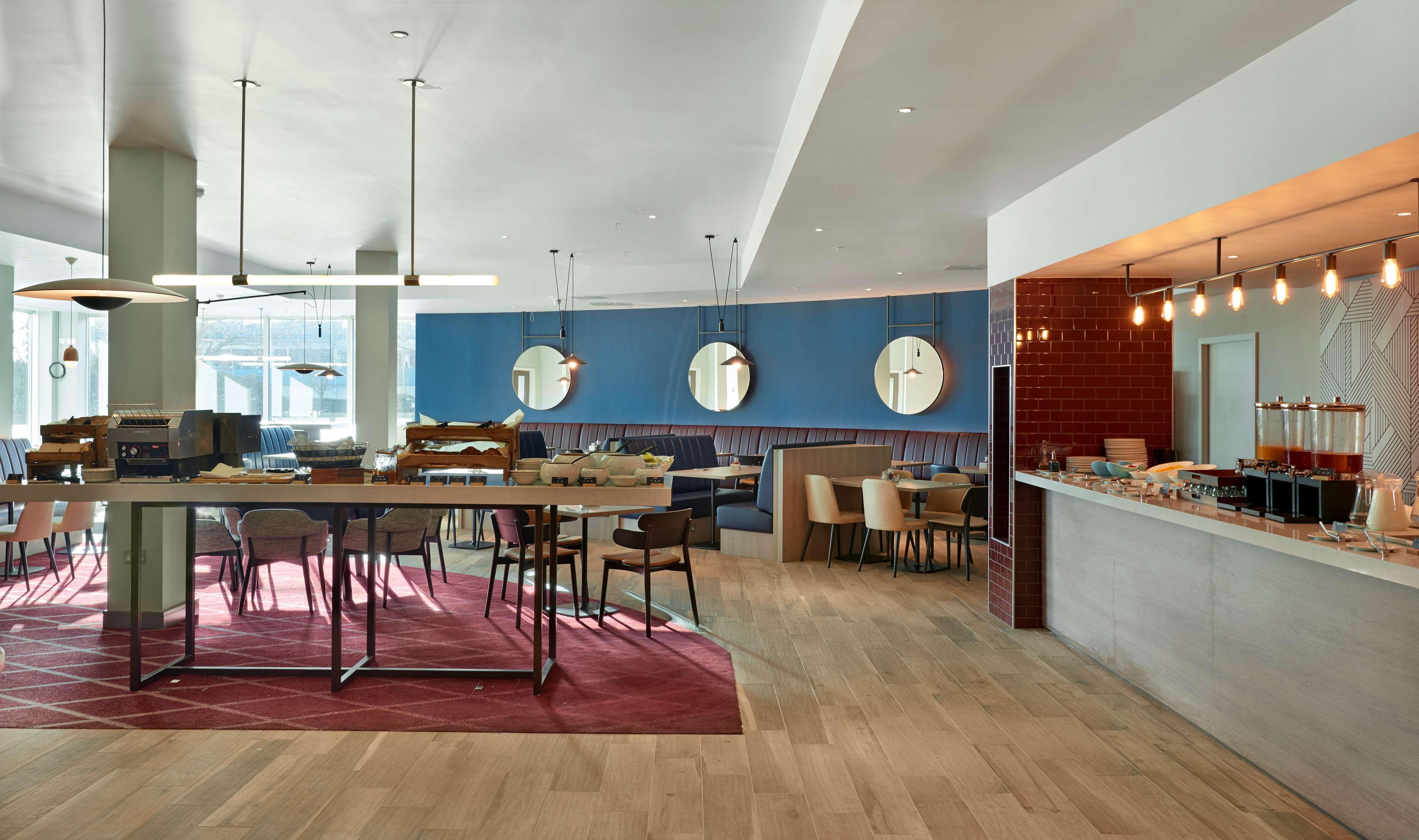 Hyatt Place London Heathrow Airport 4* Хитроу