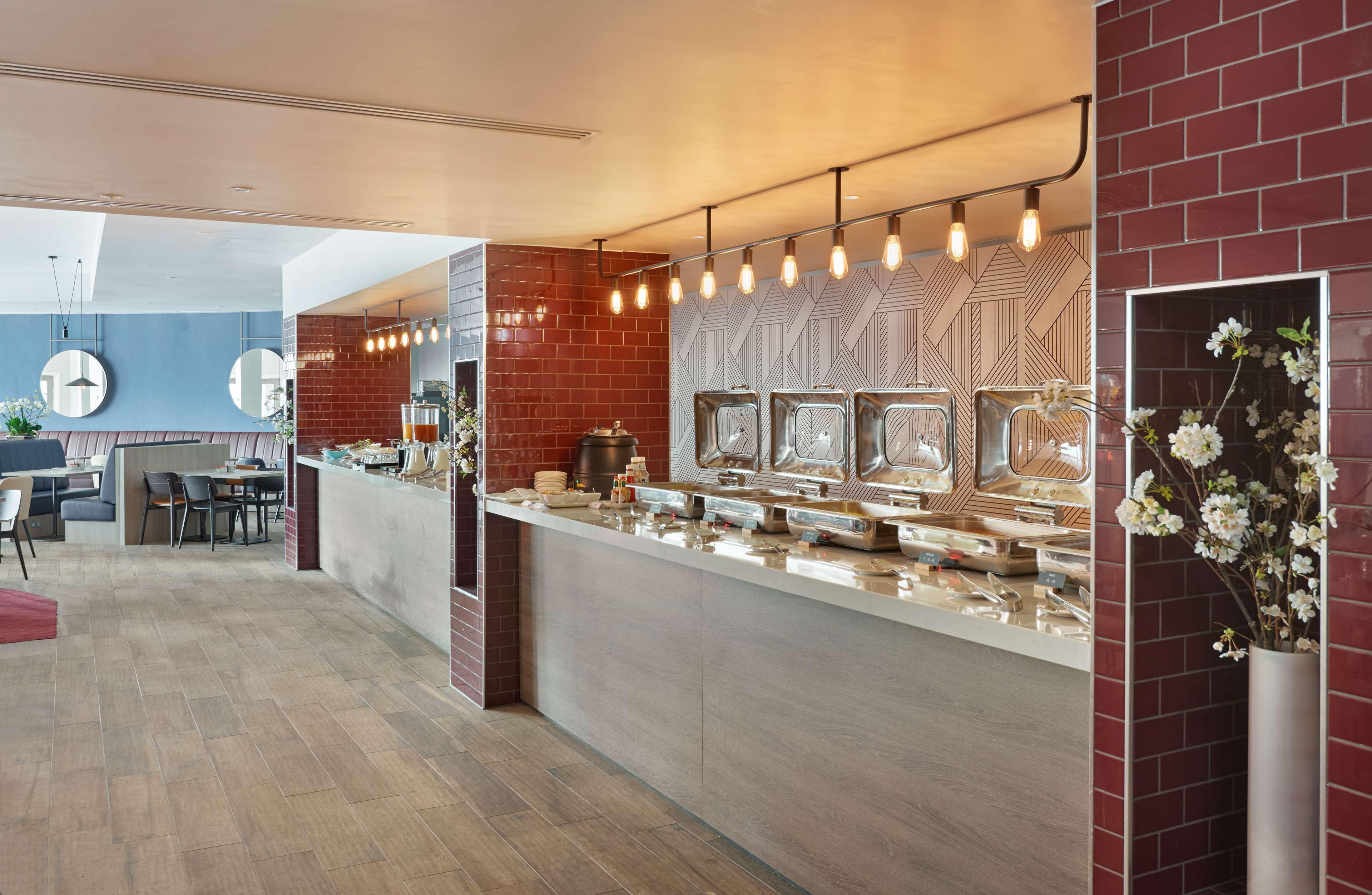 Hyatt Place London Heathrow Airport Хитроу