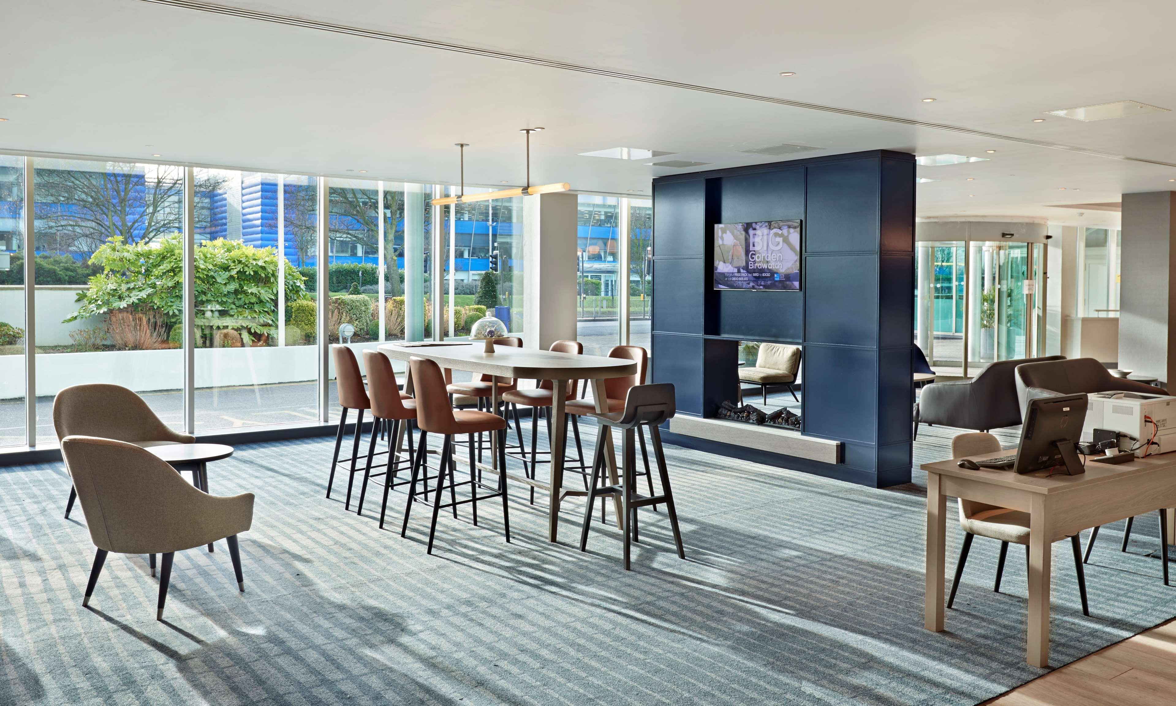 Hyatt Place London Heathrow Airport 4*