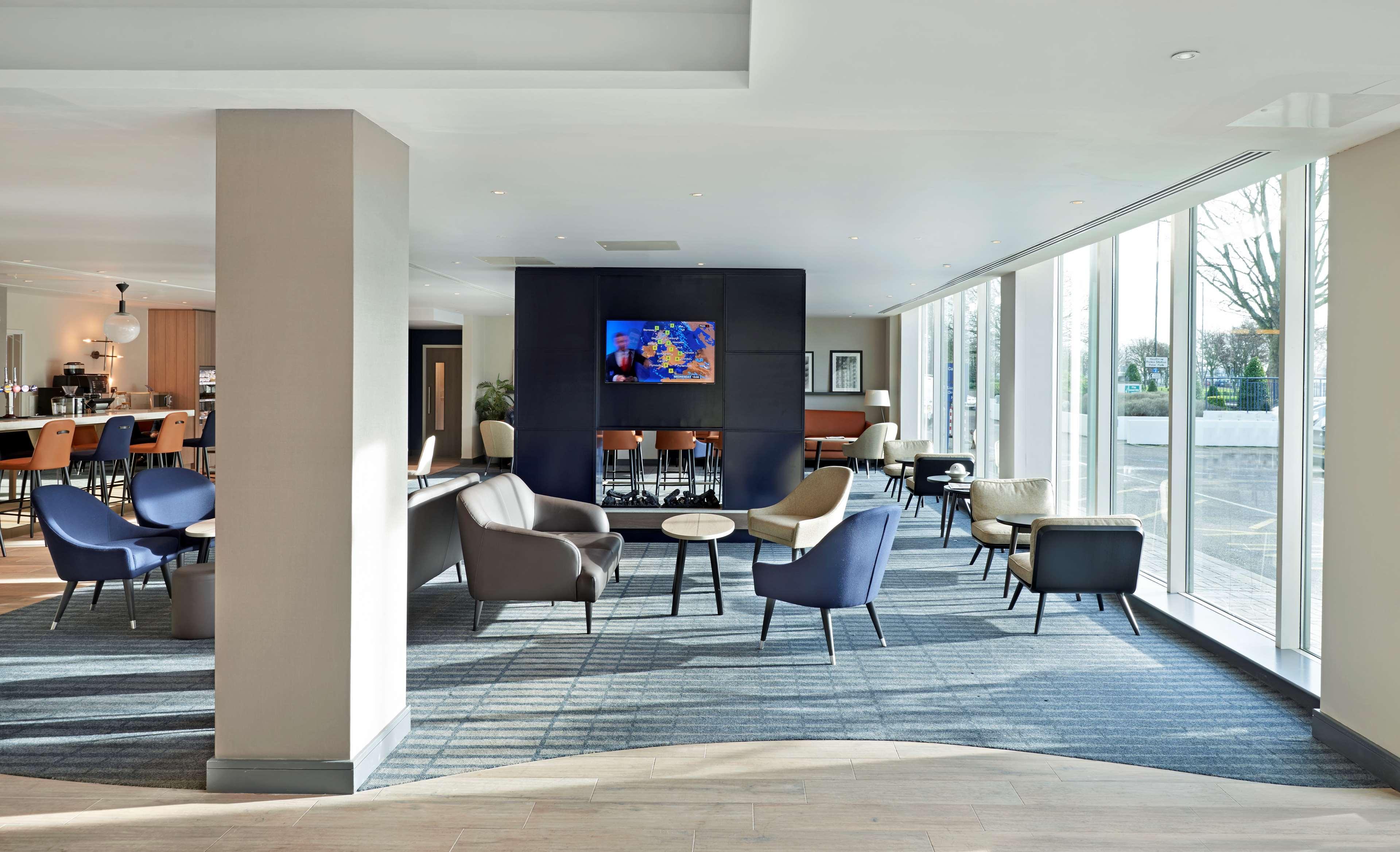 Hyatt Place London Heathrow Airport 4*