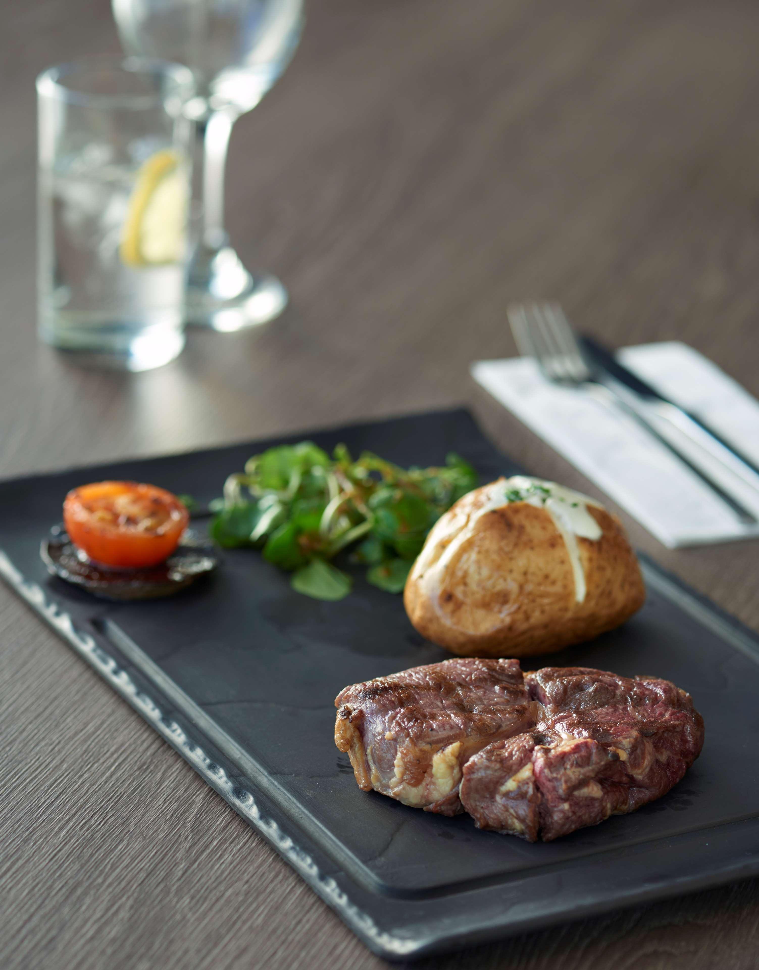 Hyatt Place London Heathrow Airport Хитроу
